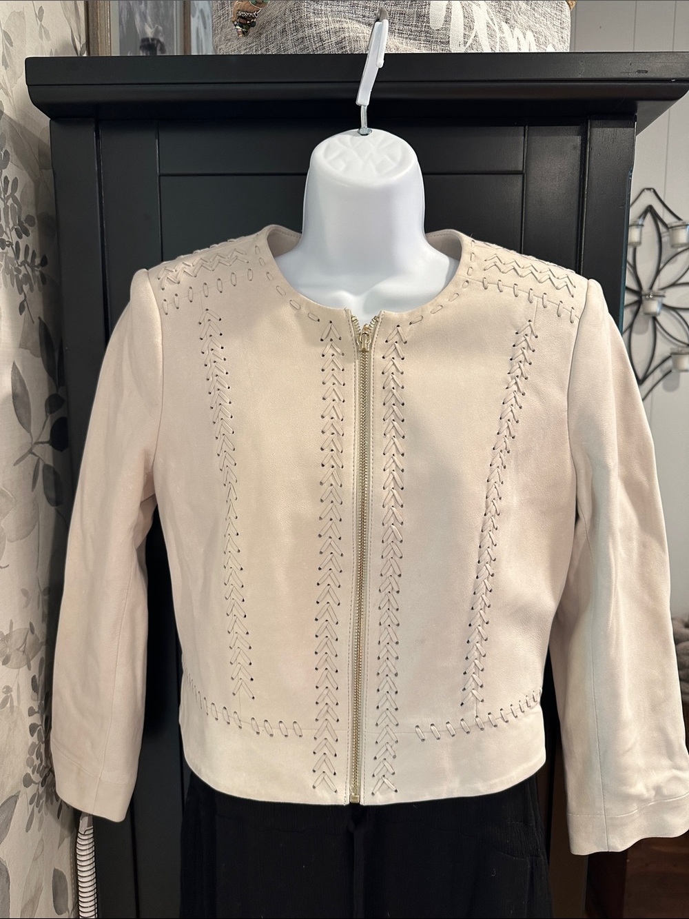 White House Black Market genuine leather soft jacket, S, cream color, zipper.